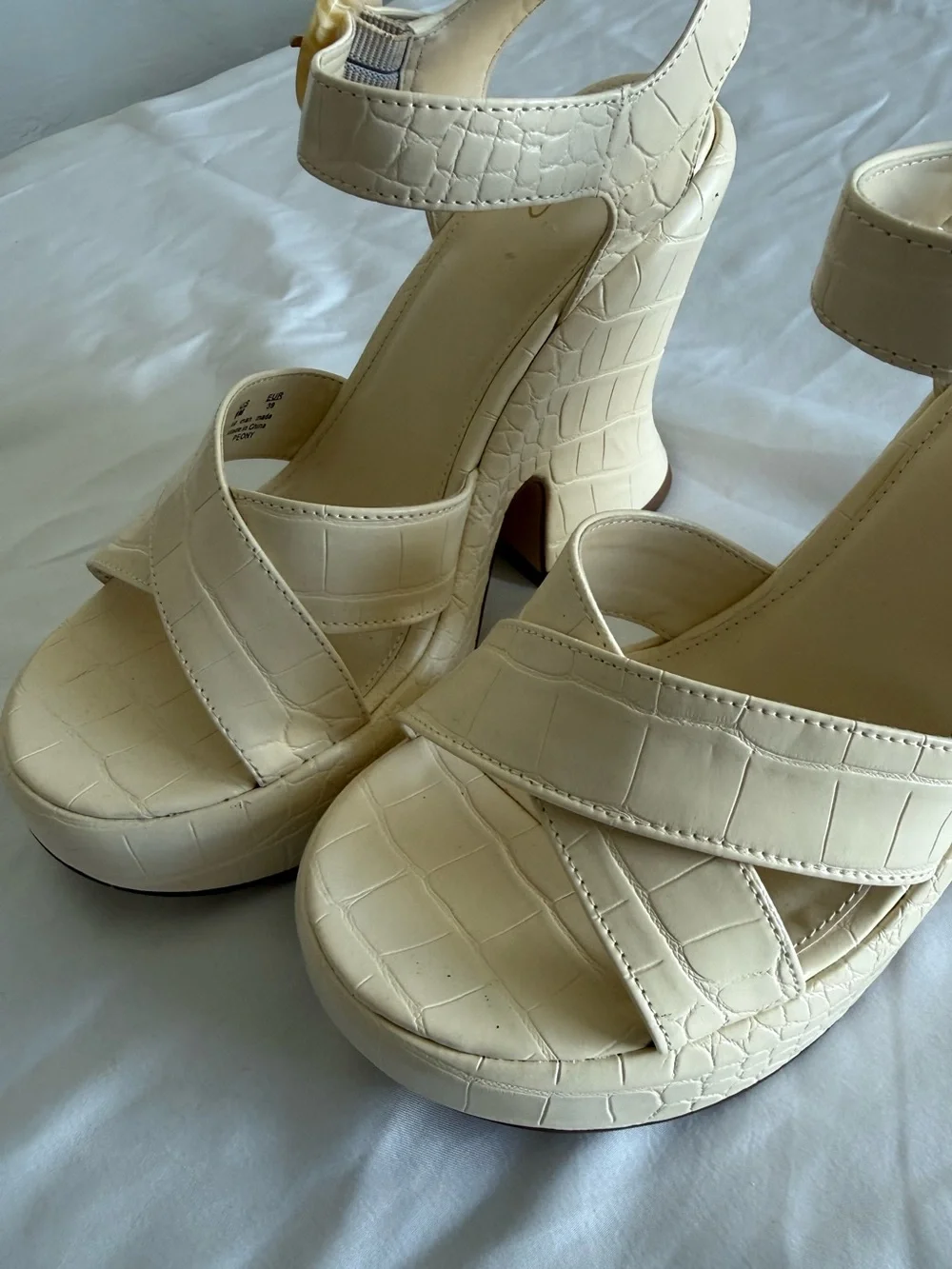 Circus by Sam Edelman croc embossed